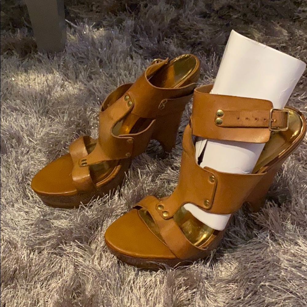 Heels - Picture 2 of 3